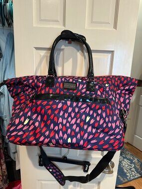 Betsey Johnson Navy Heart-Print Weekender Bage